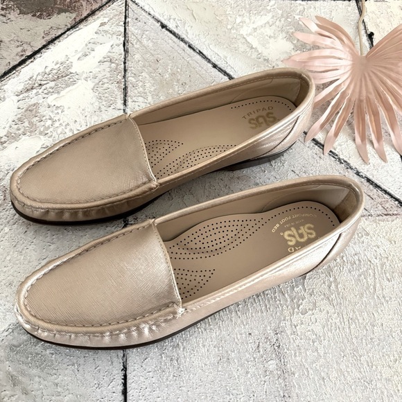 NWOT SAS Tripad Loafers Simplify Metallic Comfort Shoes Women Size 9.5 S Narrow - Picture 1 of 17